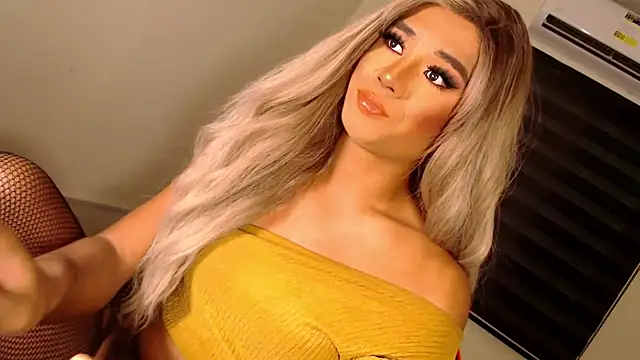 Snapshot of SissifyMeNow chatting on 27, 10, 2025 SissifyMeNow online show from 27, 10, 2025