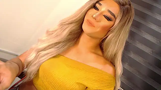 Snapshot of SissifyMeNow chatting on 11, 11, 2025 SissifyMeNow online show from 11, 11, 2025