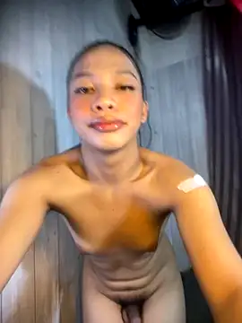 Snapshot of Lovely_Daugs chatting on 14, 10, 2025 Lovely Daugs online show from 14, 10, 2025