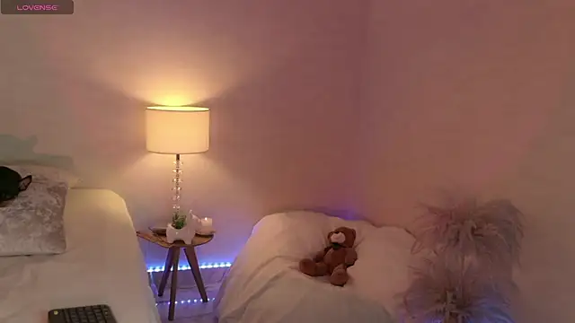 Snapshot of emily_mars1 chatting on 14, 11, 2025 emily mars1 online show from 14, 11, 2025