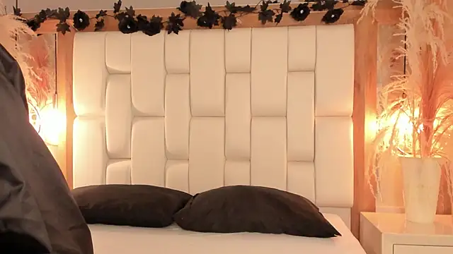 Daphne And Roger online show from 13, 1, 2026