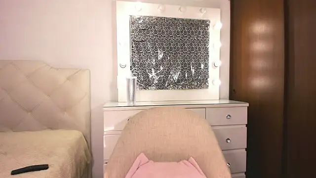 Snapshot of lina_quinn chatting on 4, 11, 2025 lina quinn online show from 4, 11, 2025