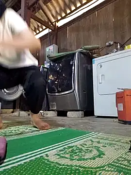 Snapshot of cincin_677 chatting on 13, 10, 2025 cincin 677 online show from 13, 10, 2025