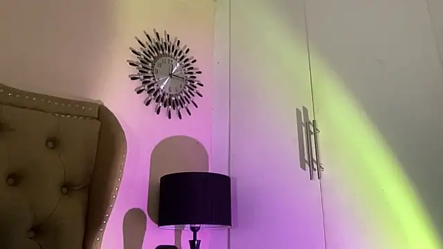 Snapshot of solana_imani chatting on 24, 11, 2025 solana imani online show from 24, 11, 2025