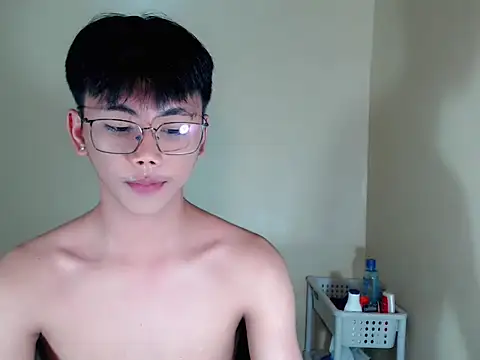 Snapshot of ynotyu chatting on 5, 11, 2025 ynotyu online show from 5, 11, 2025