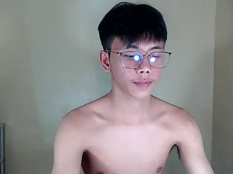 Snapshot of ynotyu chatting on 13, 11, 2025 ynotyu online show from 13, 11, 2025