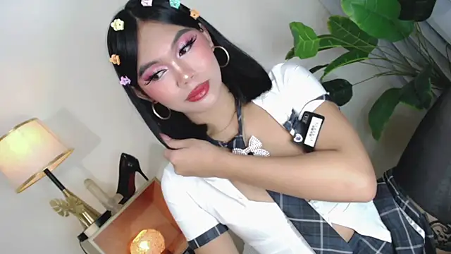 Snapshot of miyaa_Moore chatting on 18, 11, 2025 miyaa Moore online show from 18, 11, 2025