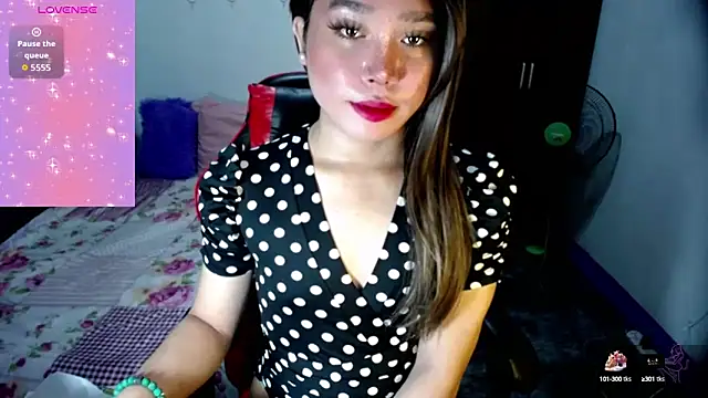 Snapshot of Urassiansweetcummer chatting on 17, 10, 2025 Urassiansweetcummer online show from 17, 10, 2025