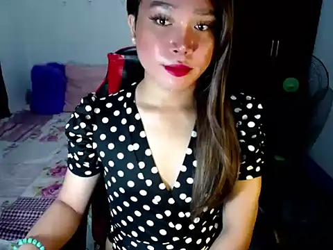 Snapshot of Urassiansweetcummer chatting on 17, 10, 2025 Urassiansweetcummer online show from 17, 10, 2025