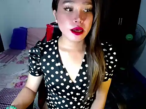 Snapshot of Urassiansweetcummer chatting on 24, 10, 2025 Urassiansweetcummer online show from 24, 10, 2025