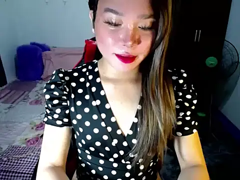 Snapshot of Urassiansweetcummer chatting on 24, 10, 2025 Urassiansweetcummer online show from 24, 10, 2025