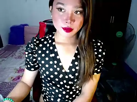 Snapshot of Urassiansweetcummer chatting on 27, 10, 2025 Urassiansweetcummer online show from 27, 10, 2025