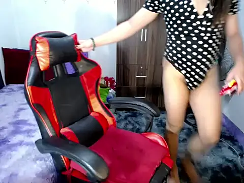 Snapshot of Urassiansweetcummer chatting on 5, 11, 2025 Urassiansweetcummer online show from 5, 11, 2025