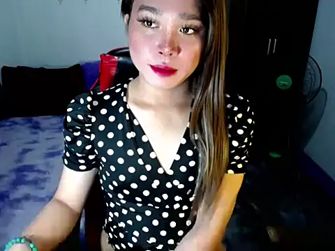 Snapshot of Urassiansweetcummer chatting on 8, 11, 2025 Urassiansweetcummer online show from 8, 11, 2025