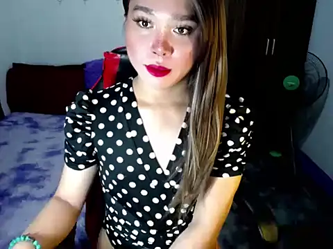 Snapshot of Urassiansweetcummer chatting on 10, 11, 2025 Urassiansweetcummer online show from 10, 11, 2025