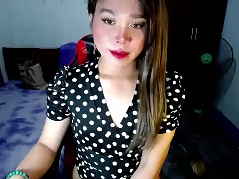 Snapshot of Urassiansweetcummer chatting on 21, 11, 2025 Urassiansweetcummer online show from 21, 11, 2025