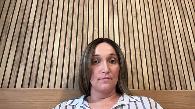 ElegantLilyXX online show from 17, 12, 2025