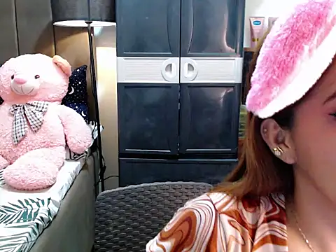 urswtasian chesca online show from 26, 11, 2025