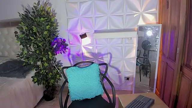 miss daphnevega online show from 6, 11, 2025