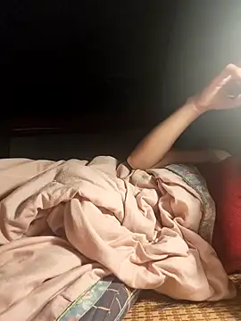 Snapshot of Du-Uyen chatting on 15, 11, 2025 Du-Uyen online show from 15, 11, 2025