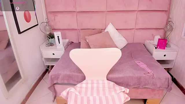 Snapshot of Janah_Myers chatting on 9, 10, 2025 Janah Myers online show from 9, 10, 2025