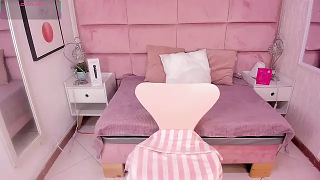 Snapshot of Janah_Myers chatting on 15, 10, 2025 Janah Myers online show from 15, 10, 2025