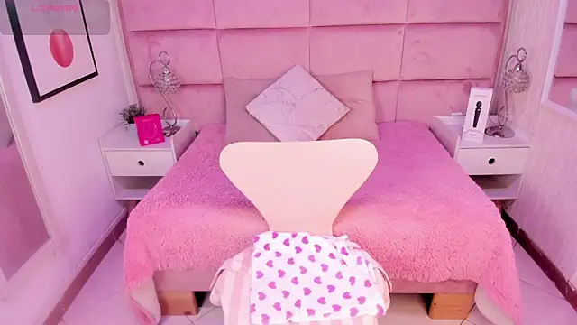 Snapshot of Janah_Myers chatting on 12, 11, 2025 Janah Myers online show from 12, 11, 2025