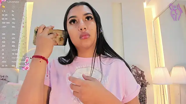 Snapshot of SalomeeBell chatting on 16, 10, 2025 SalomeeBell online show from 16, 10, 2025