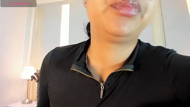 Snapshot of SalomeeBell chatting on 27, 10, 2025 SalomeeBell online show from 27, 10, 2025