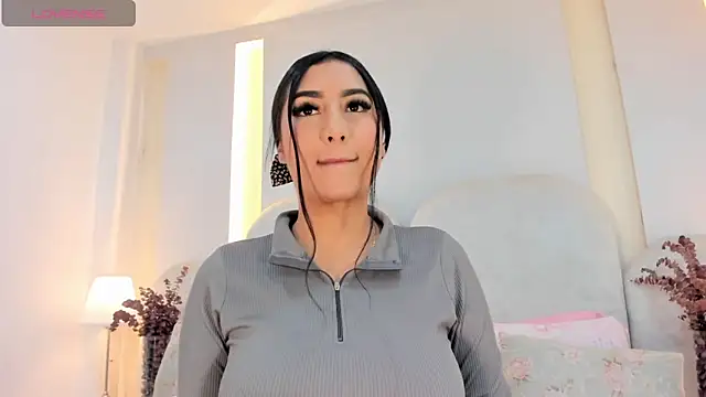 Snapshot of SalomeeBell chatting on 28, 10, 2025 SalomeeBell online show from 28, 10, 2025