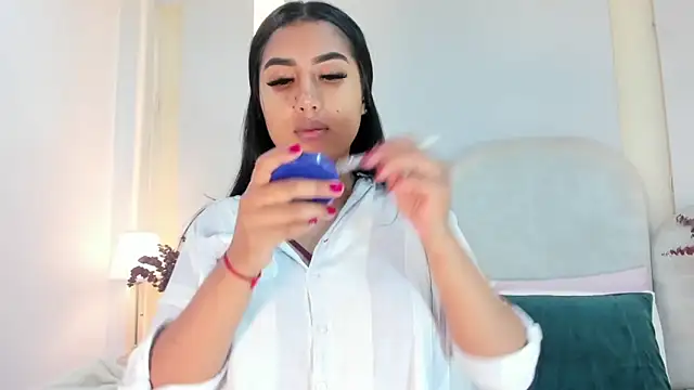 Snapshot of SalomeeBell chatting on 10, 11, 2025 SalomeeBell online show from 10, 11, 2025