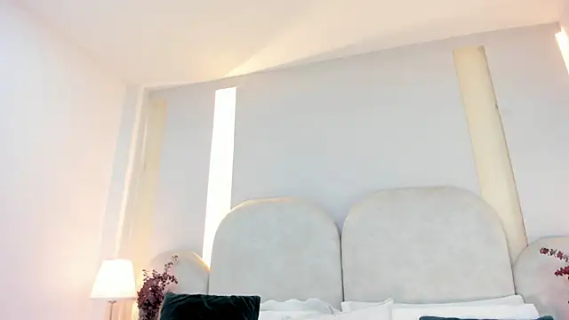 Snapshot of SalomeeBell chatting on 12, 11, 2025 SalomeeBell online show from 12, 11, 2025