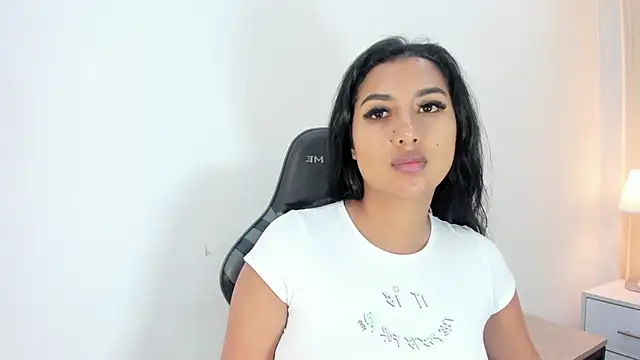 Snapshot of SalomeeBell chatting on 15, 12, 2025 SalomeeBell online show from 15, 12, 2025