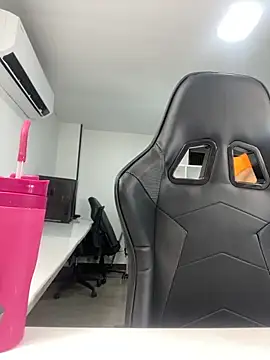 Snapshot of megan_bigboobs_ chatting on 21, 10, 2025 megan bigboobs online show from 21, 10, 2025