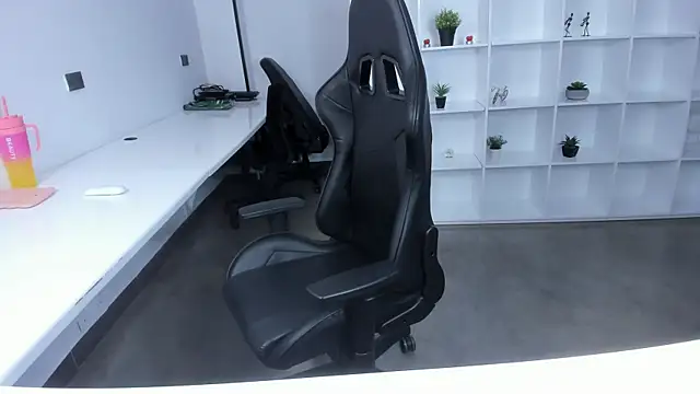 Snapshot of megan_bigboobs_ chatting on 12, 11, 2025 megan bigboobs online show from 12, 11, 2025