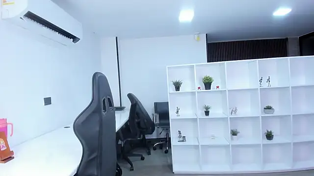 Snapshot of megan_bigboobs_ chatting on 13, 11, 2025 megan bigboobs online show from 13, 11, 2025