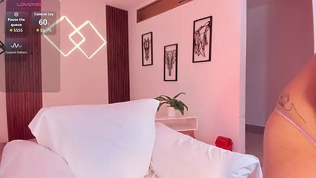 Miiaa jones online show from 2, 12, 2025