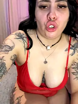 Snapshot of Draculona-666 chatting on 24, 10, 2025 Draculona-666 online show from 24, 10, 2025