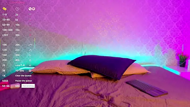 BeccaReedd online show from 2, 11, 2025