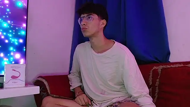 Snapshot of Dylann_west chatting on 7, 3, 2026 Dylann west online show from 7, 3, 2026