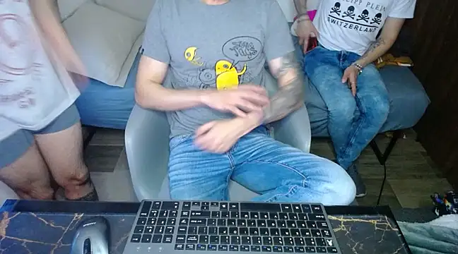 bossking017 online show from 9, 3, 2025