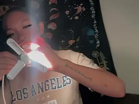 Snapshot of Simi_Ipit chatting on 27, 2, 2026 Simi Ipit online show from 27, 2, 2026