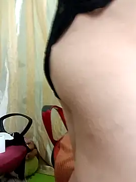 Snapshot of Mizzu-mi chatting on 7, 11, 2025 Mizzu-mi online show from 7, 11, 2025