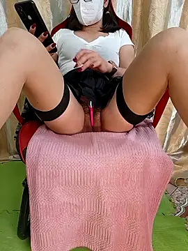 Snapshot of Mizzu-mi chatting on 28, 11, 2025 Mizzu-mi online show from 28, 11, 2025