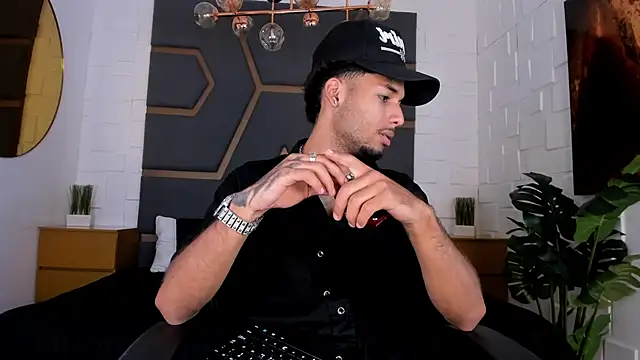 Thiagoferreti online show from 4, 11, 2025