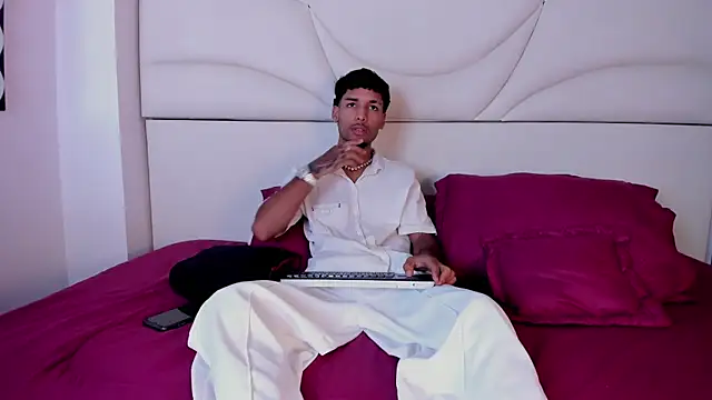 Thiagoferreti online show from 10, 11, 2025