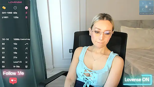 Snapshot of MinaDiamondd chatting on 6, 10, 2025 MinaDiamondd online show from 6, 10, 2025