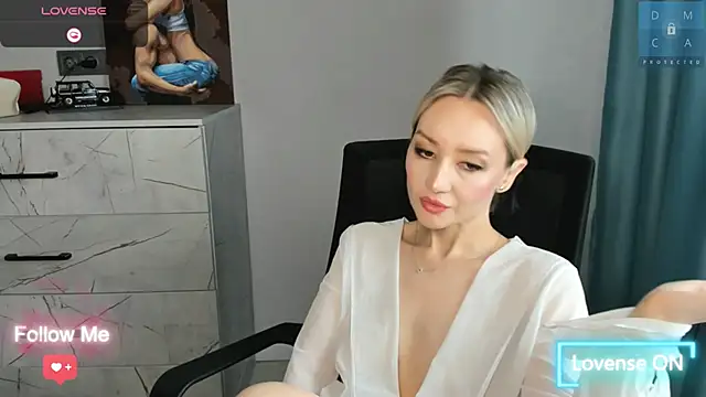 Snapshot of MinaDiamondd chatting on 15, 11, 2025 MinaDiamondd online show from 15, 11, 2025