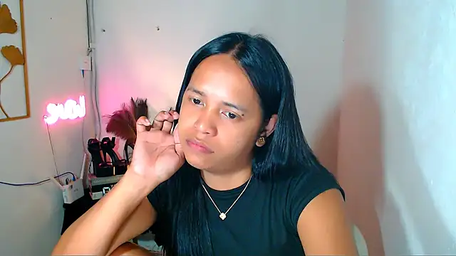 Lorainnelustts online show from 2, 3, 2026