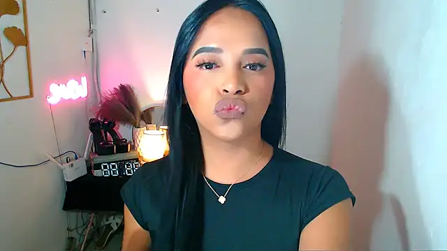 Lorainnelustts online show from 9, 3, 2026